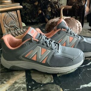 New balance fresh foam walking comfort women’s grey/peach sneakers 847V3 size 11